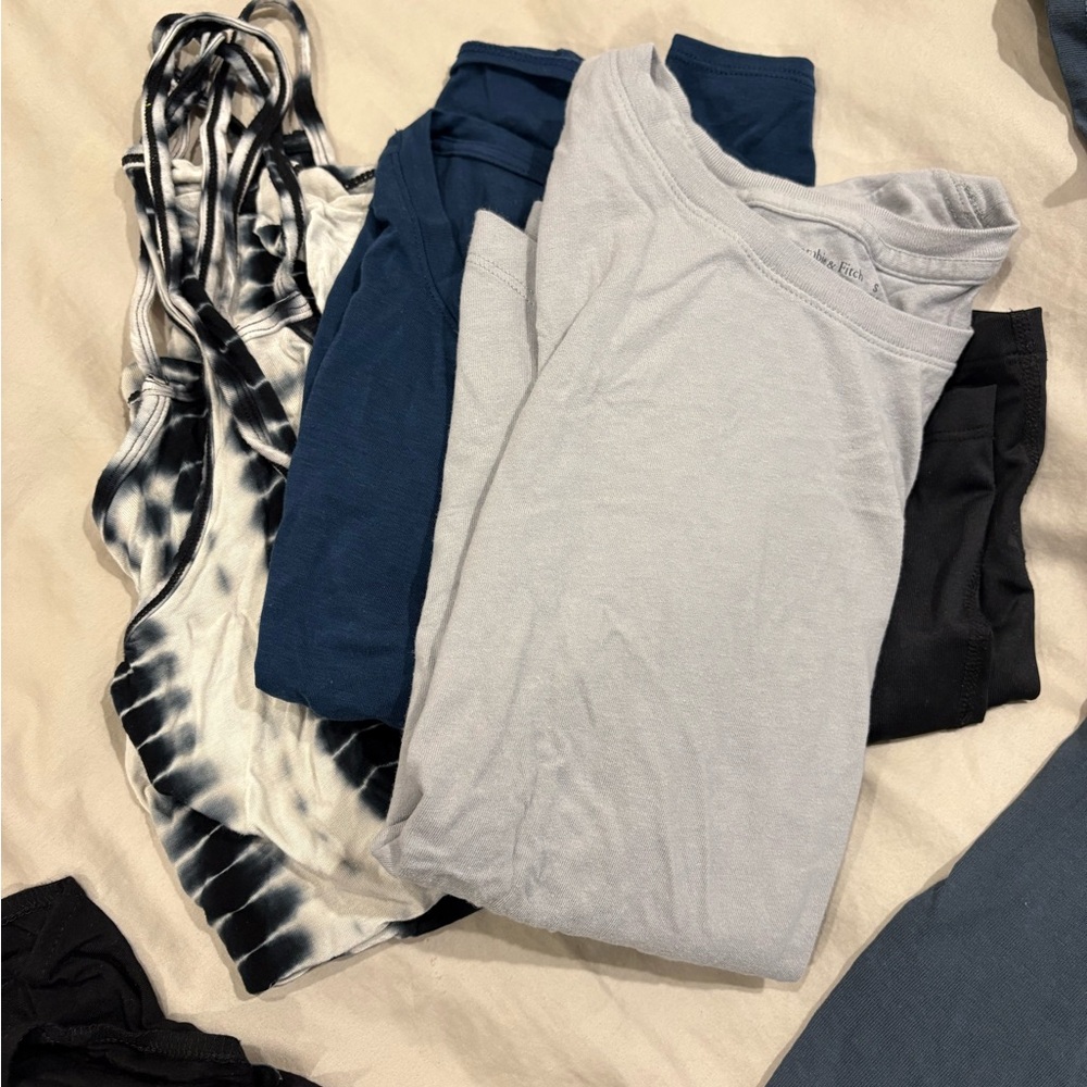 Bundle - 4 Short Sleeve/Tank Tops - Blue, Gray, Black, Tie-Dye - assorted brands